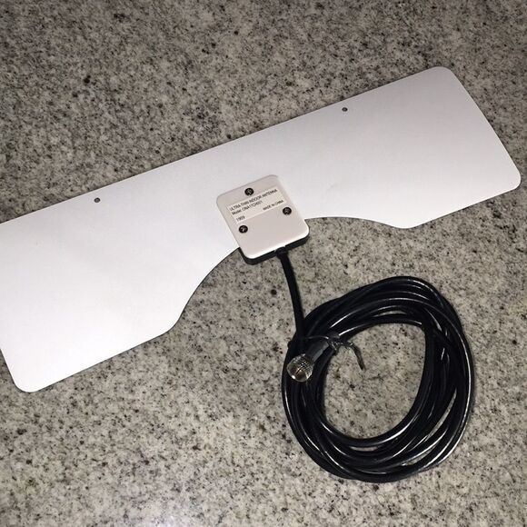 HD TV indoor Antenna - cut the cord for cable and get all the free channels - Picture 2 of 3